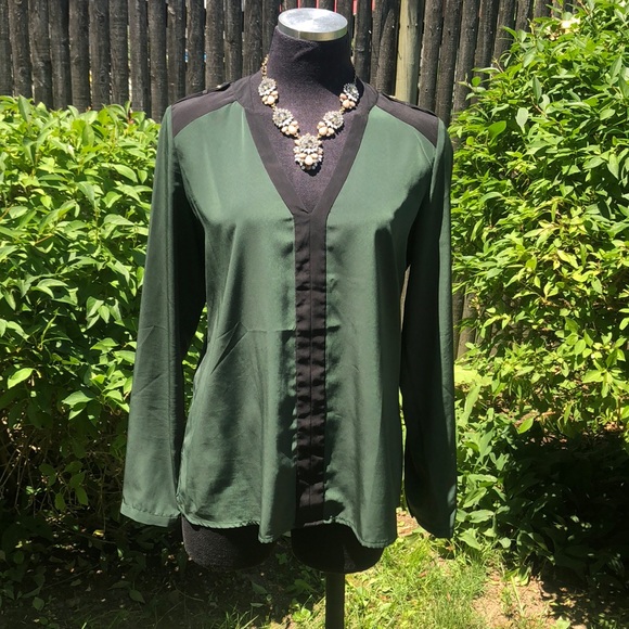 •Vince Camuto• green & black blouse EUC!! - Picture 2 of 8